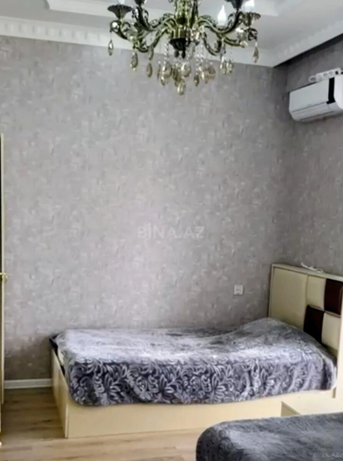 Satılır 4 otaqlı mənzil 147 m²