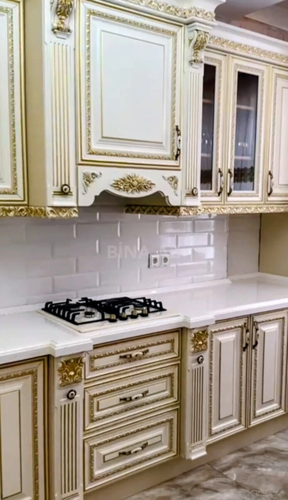 Satılır 4 otaqlı mənzil 147 m²