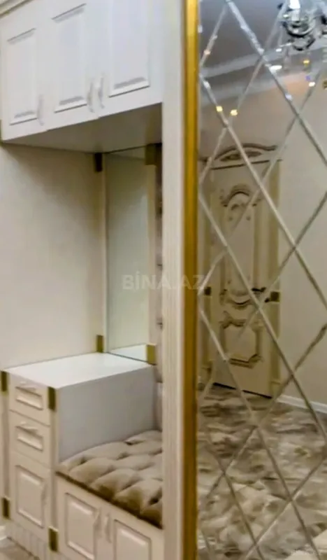 Satılır 4 otaqlı mənzil 147 m²