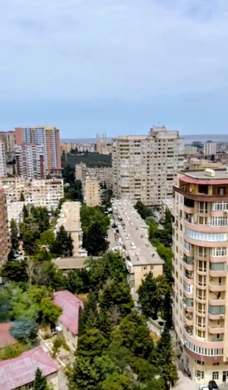 Satılır 4 otaqlı mənzil 147 m²