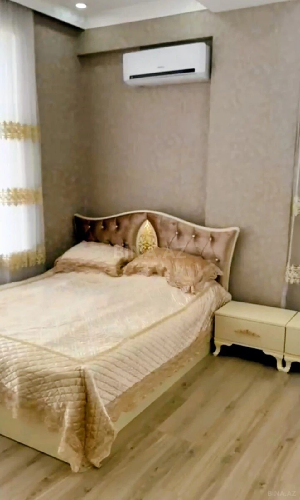 Satılır 4 otaqlı mənzil 147 m²