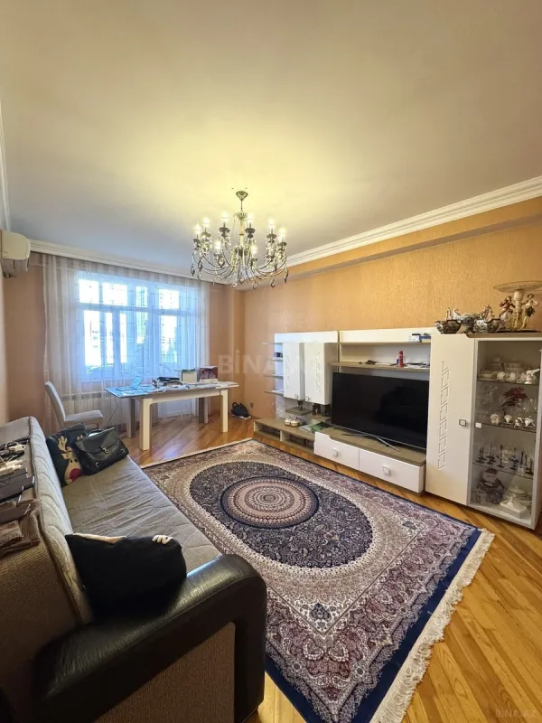 Satılır 3 otaqlı mənzil 120 m²