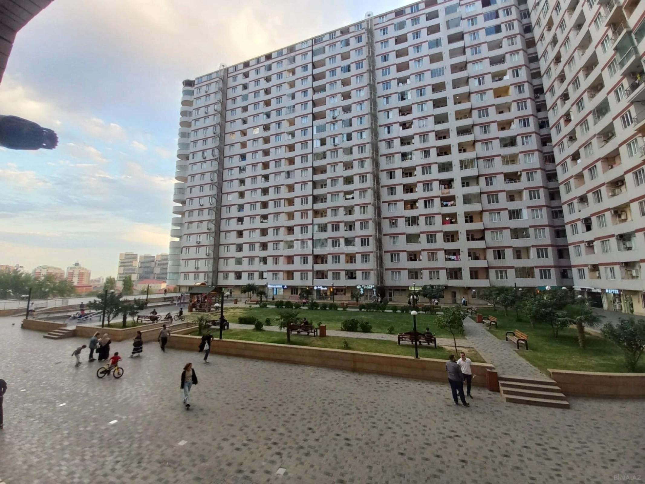 Kirayə verilir 2 otaqlı mənzil 90 m²