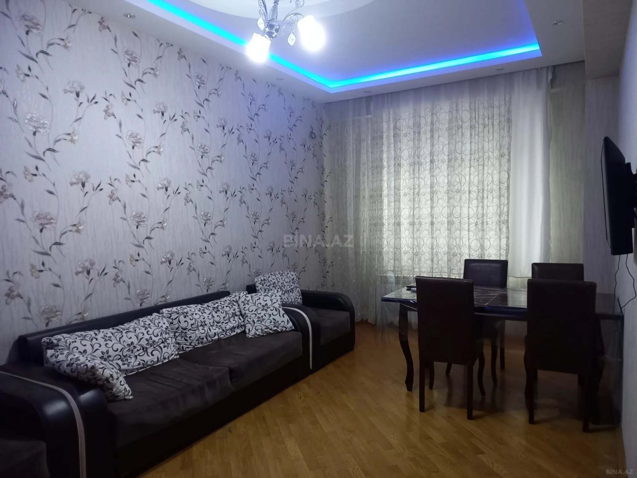 Kirayə verilir 2 otaqlı mənzil 90 m²