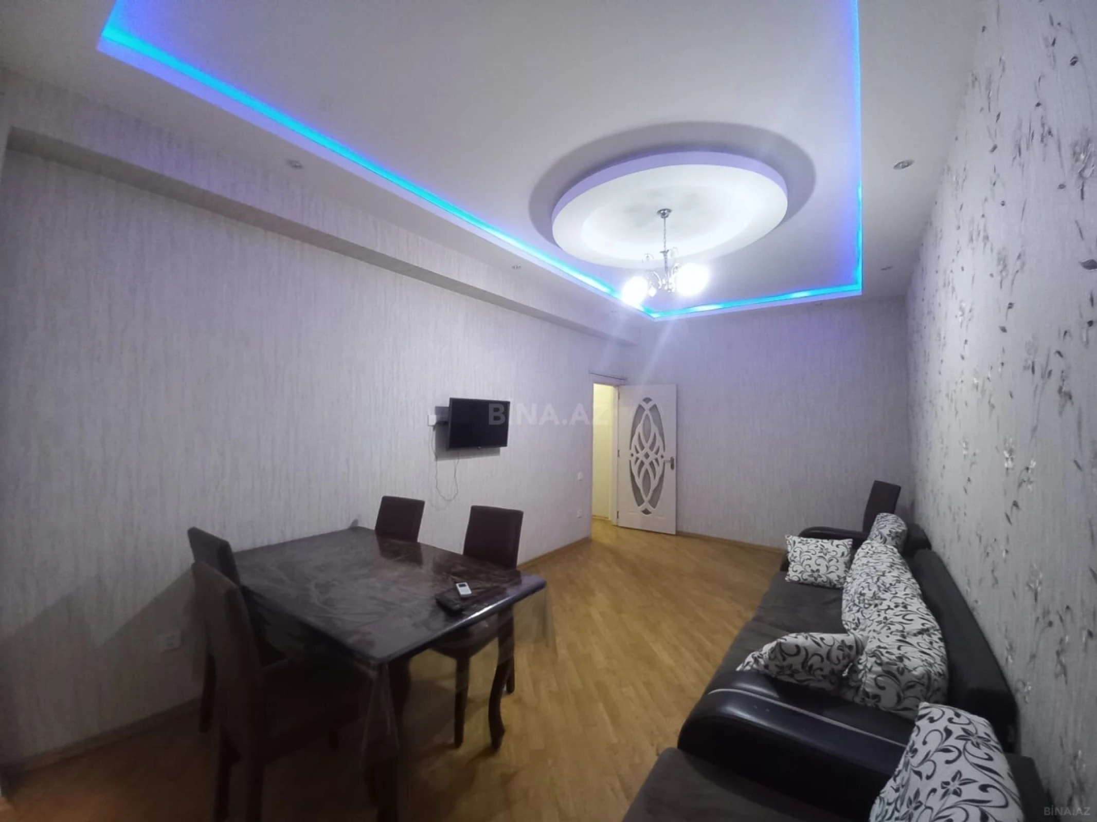 Kirayə verilir 2 otaqlı mənzil 90 m²
