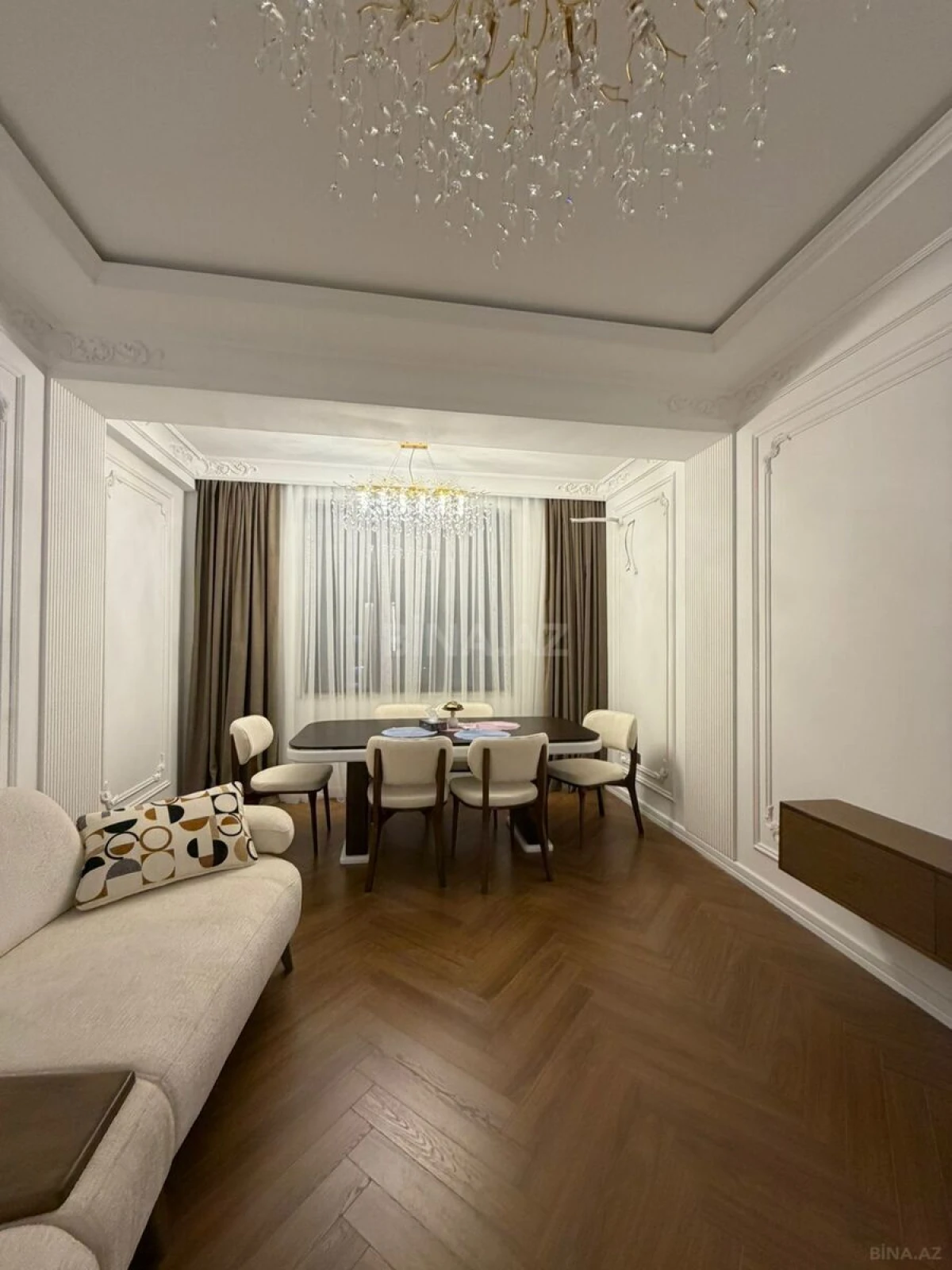 Satılır 3 otaqlı mənzil 118 m²