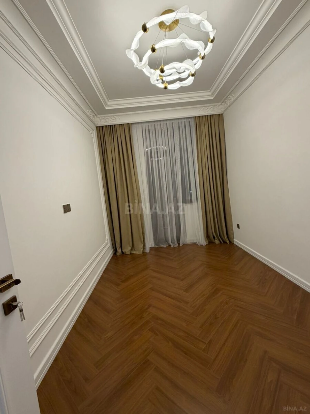 Satılır 3 otaqlı mənzil 118 m²