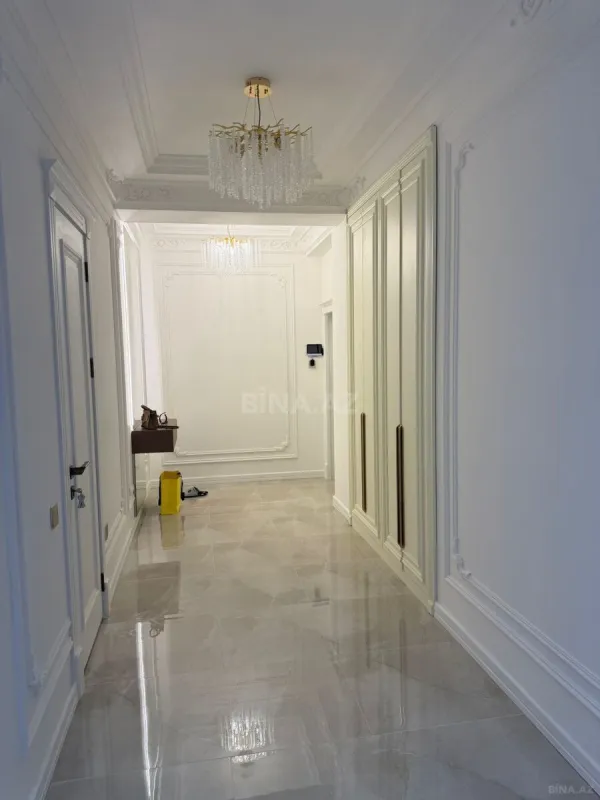 Satılır 3 otaqlı mənzil 118 m²