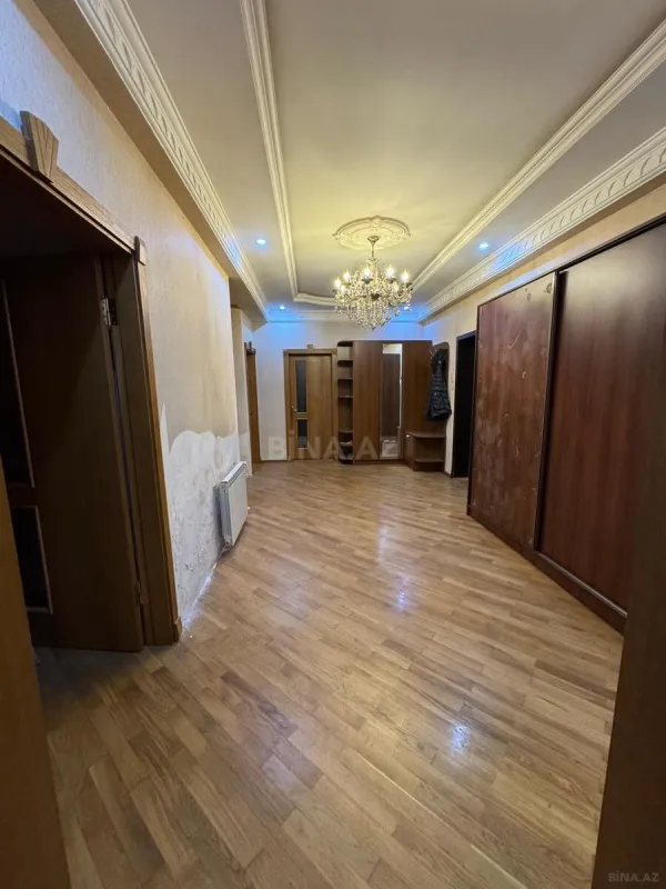 Satılır 3 otaqlı mənzil 125 m²