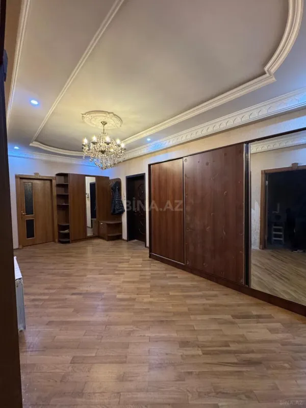 Satılır 3 otaqlı mənzil 125 m²