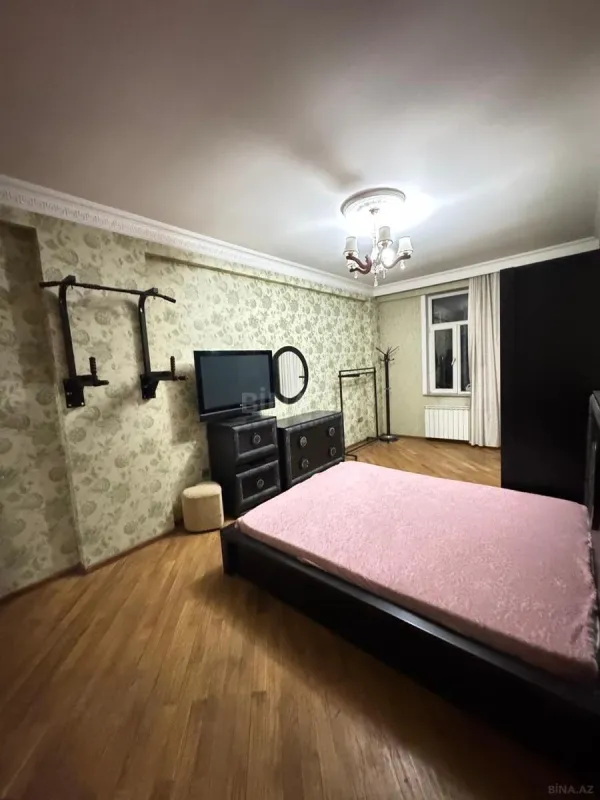 Satılır 3 otaqlı mənzil 125 m²