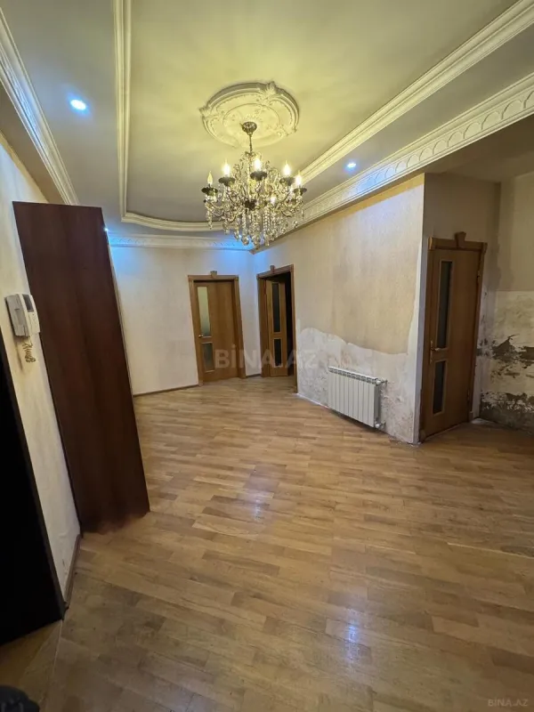 Satılır 3 otaqlı mənzil 125 m²