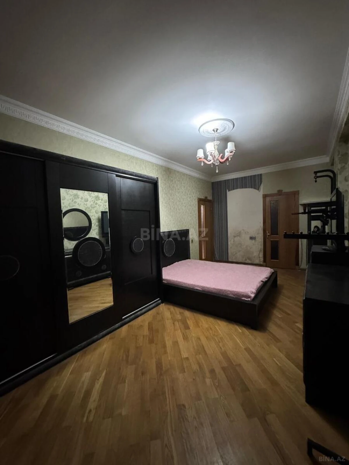 Satılır 3 otaqlı mənzil 125 m²