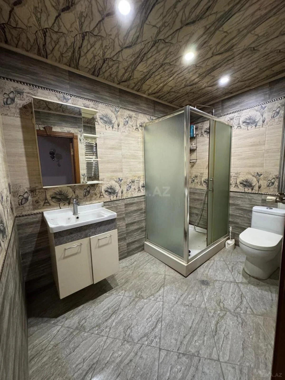 Satılır 3 otaqlı mənzil 125 m²