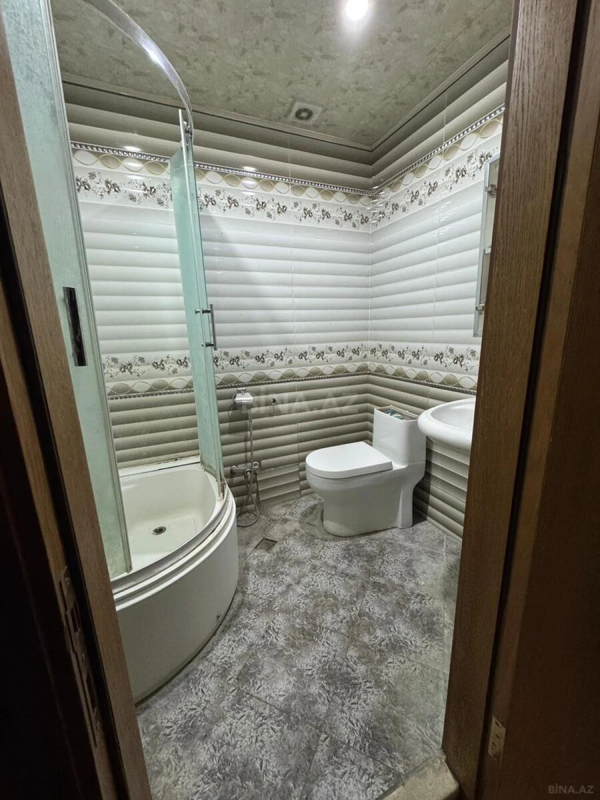 Satılır 3 otaqlı mənzil 125 m²