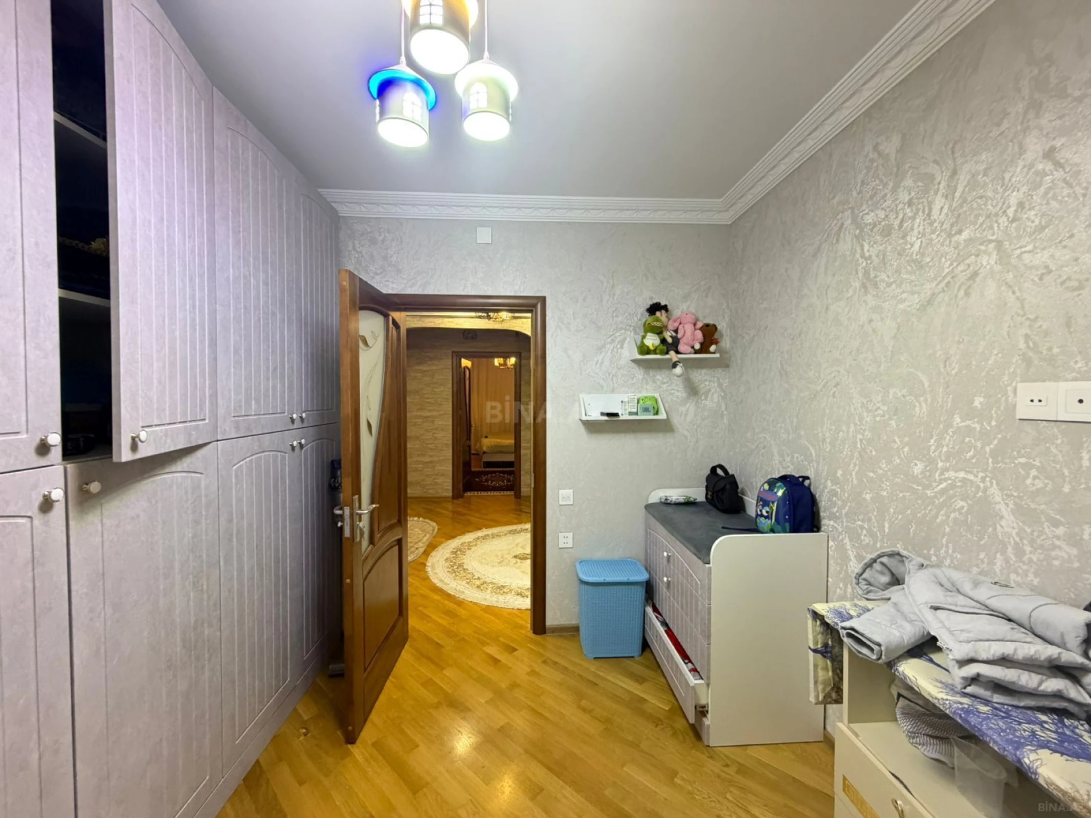 Satılır 4 otaqlı mənzil 90 m²