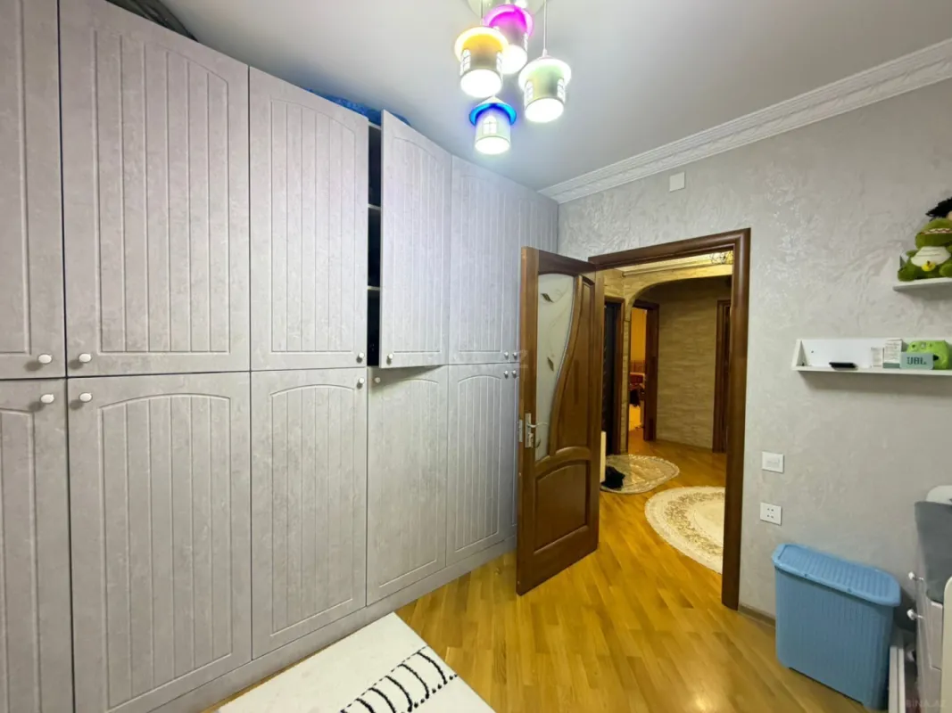 Satılır 4 otaqlı mənzil 90 m²