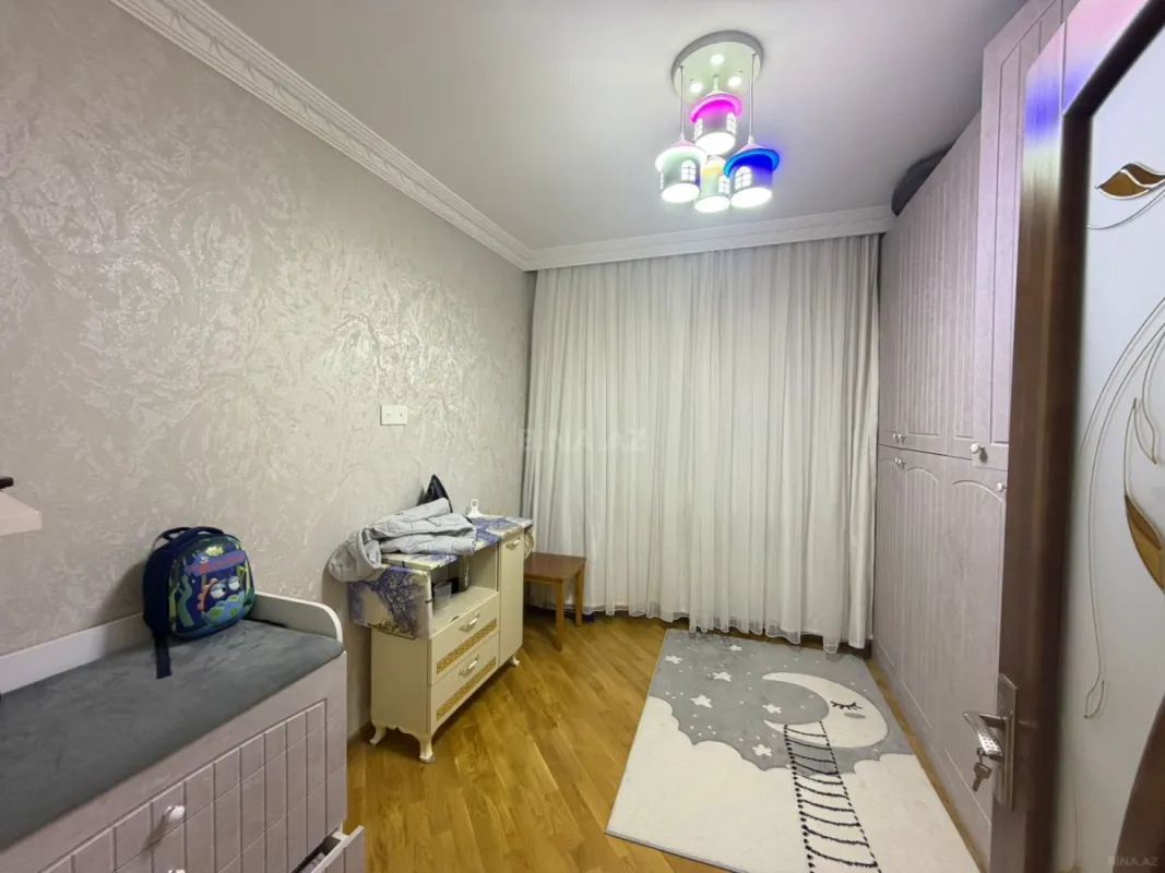 Satılır 4 otaqlı mənzil 90 m²