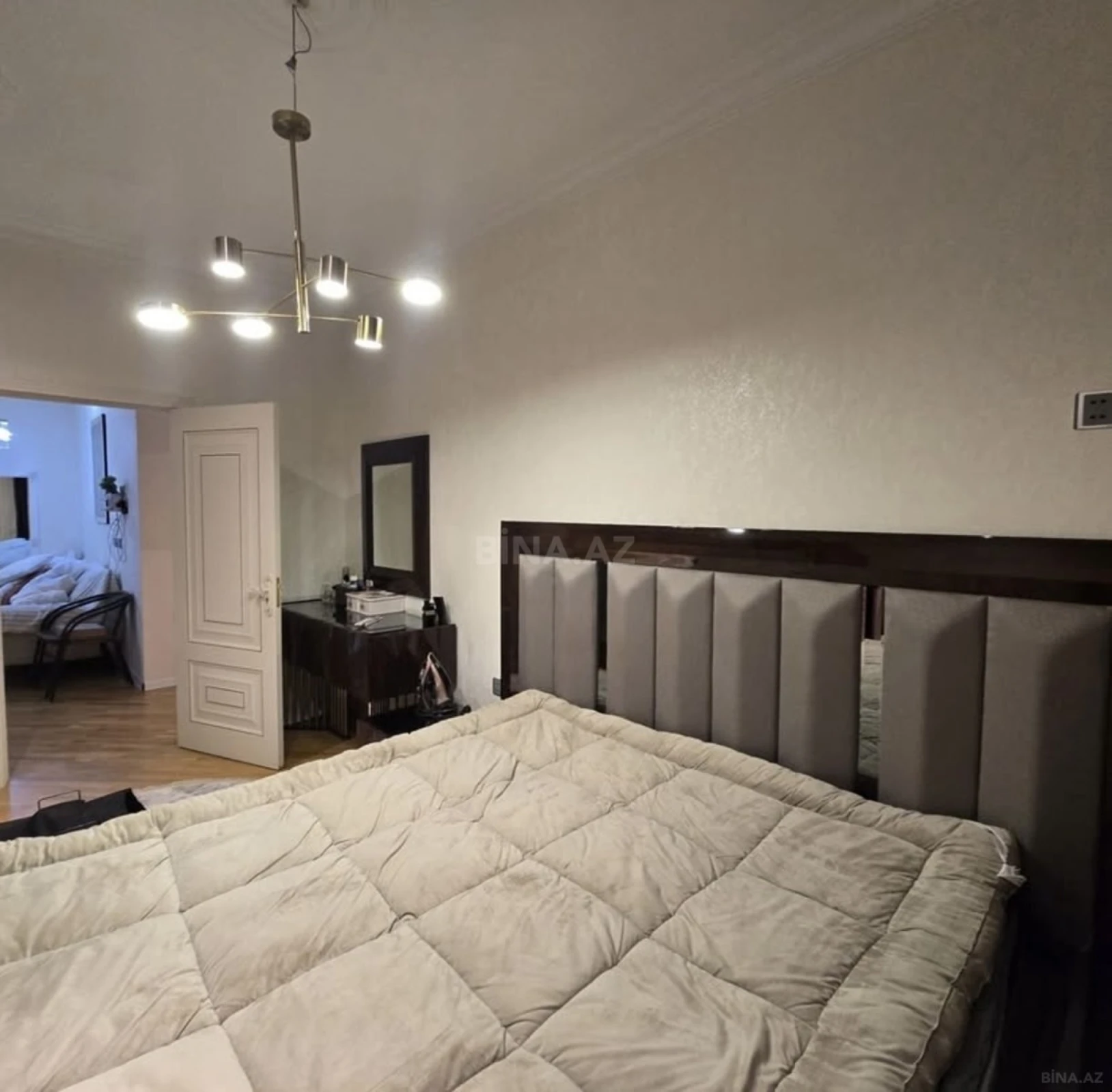 Satılır 2 otaqlı mənzil 89 m²