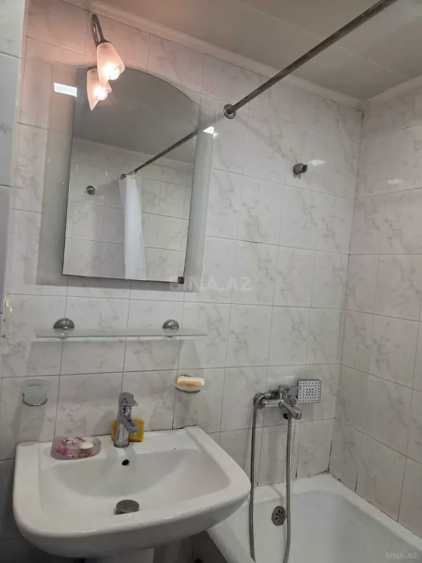 Kirayə verilir 2 otaqlı mənzil 70 m²