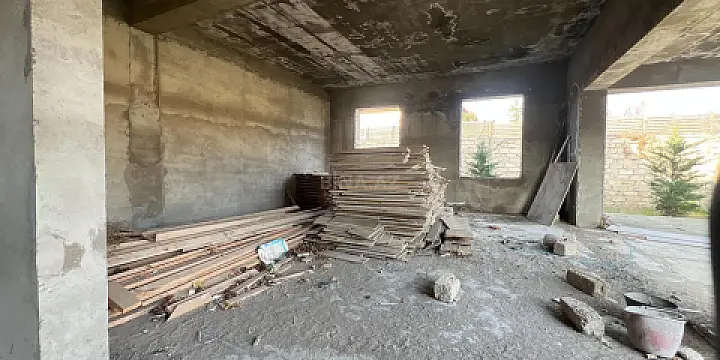 Satılır 5 otaqlı həyət evi 360 m²