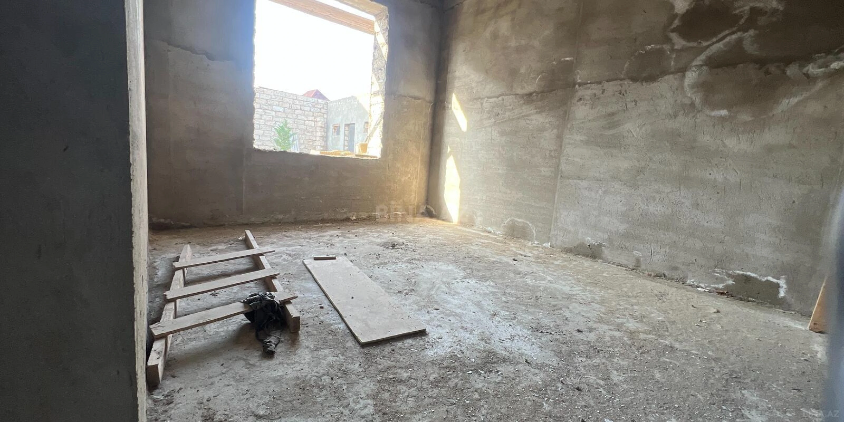 Satılır 5 otaqlı həyət evi 360 m²