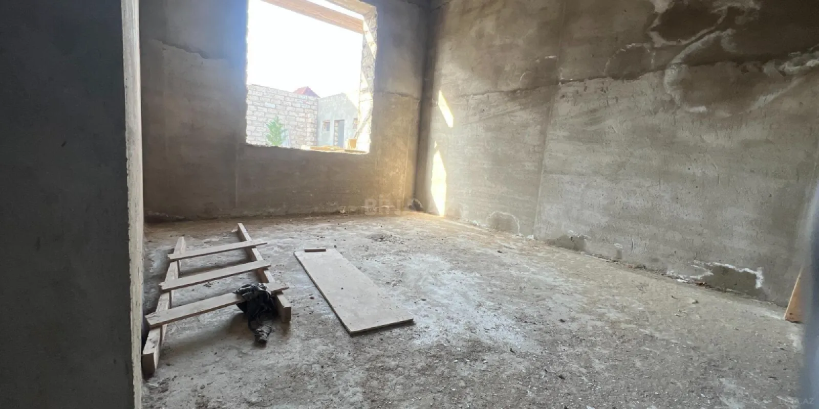 Satılır 5 otaqlı həyət evi 360 m²