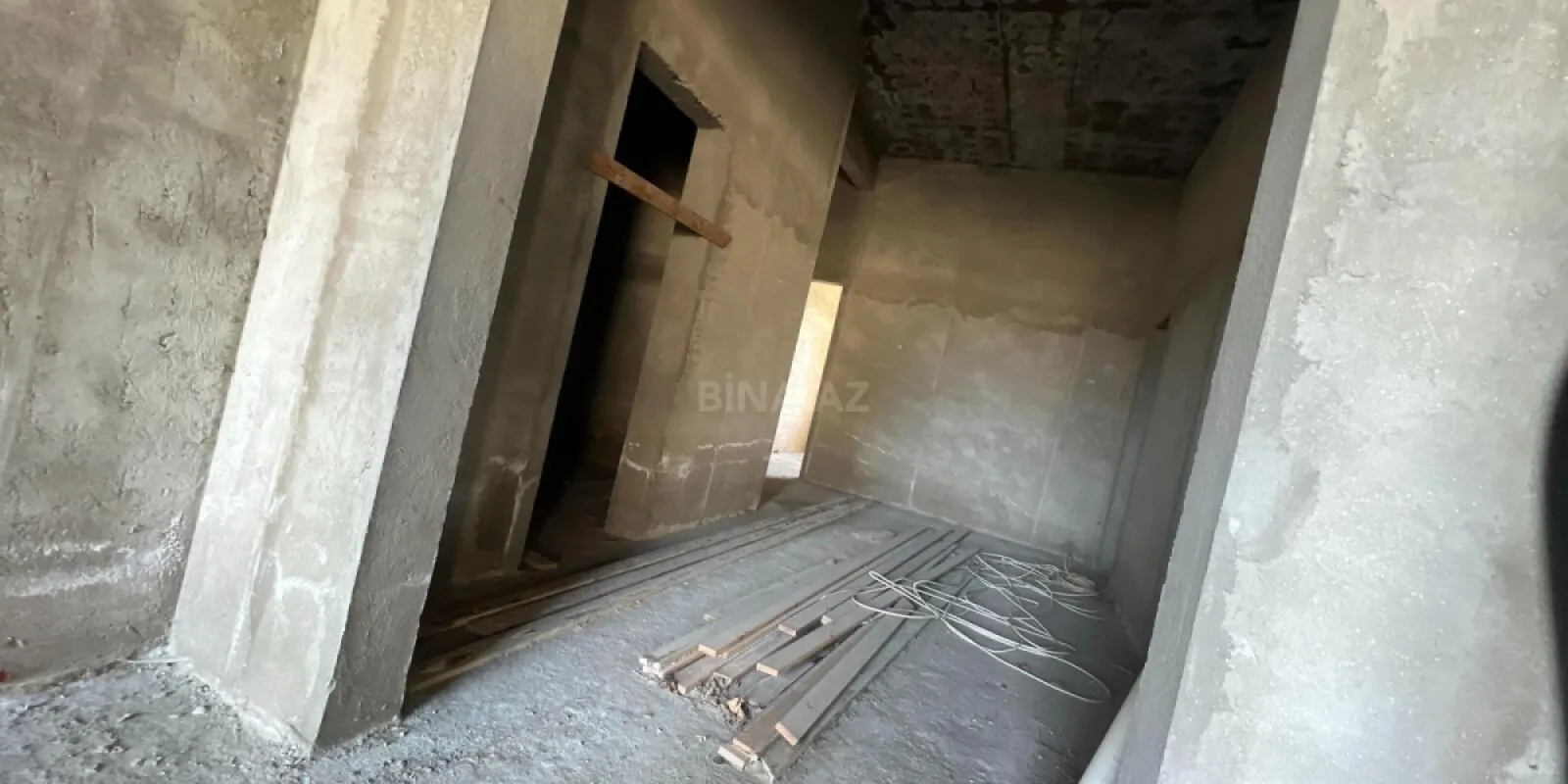 Satılır 5 otaqlı həyət evi 360 m²