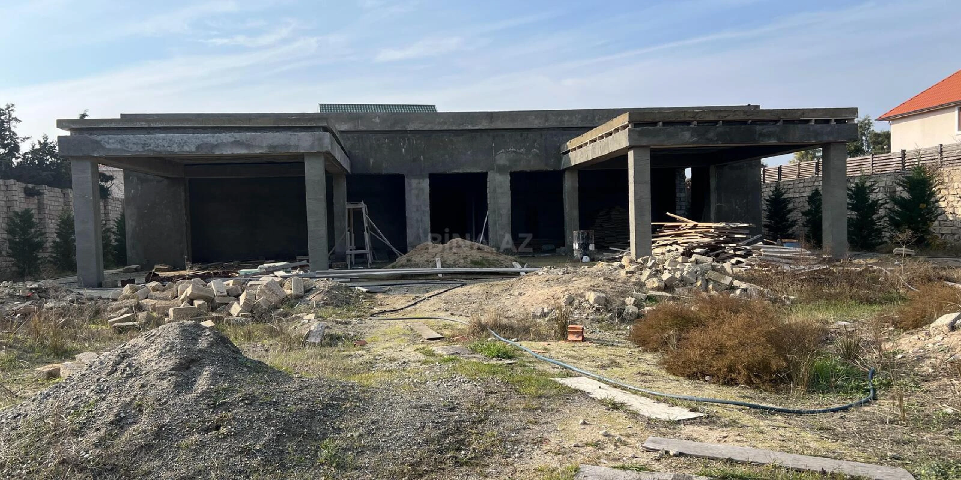 Satılır 5 otaqlı həyət evi 360 m²