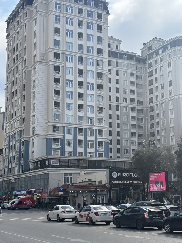 Satılır 3 otaqlı mənzil 92 m²