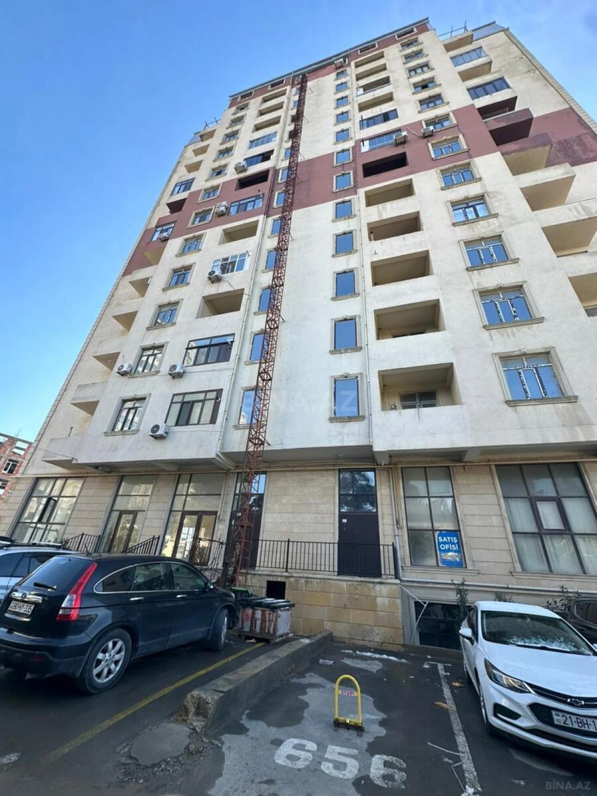 Satılır 4 otaqlı mənzil 147 m²