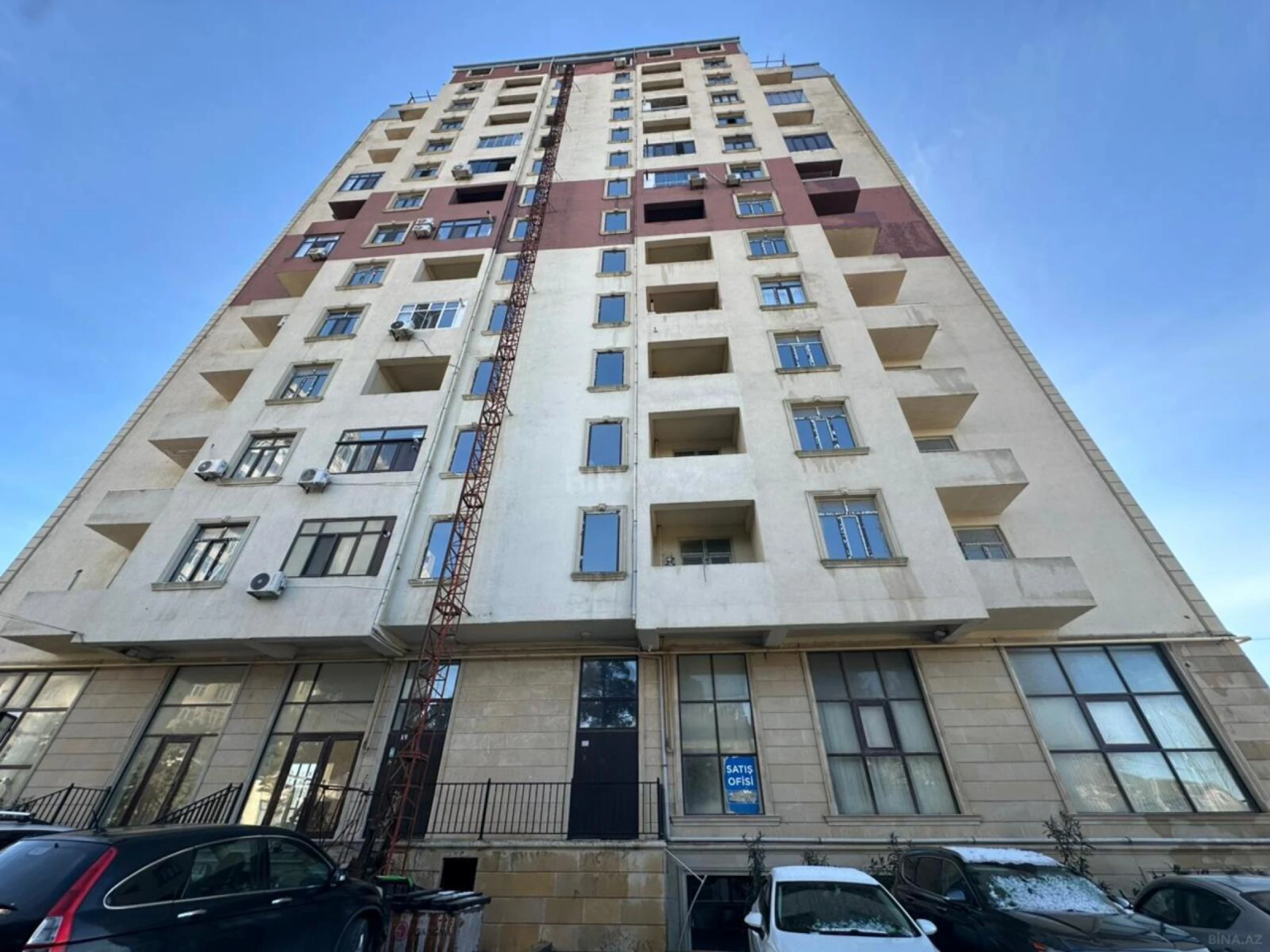 Satılır 4 otaqlı mənzil 147 m²
