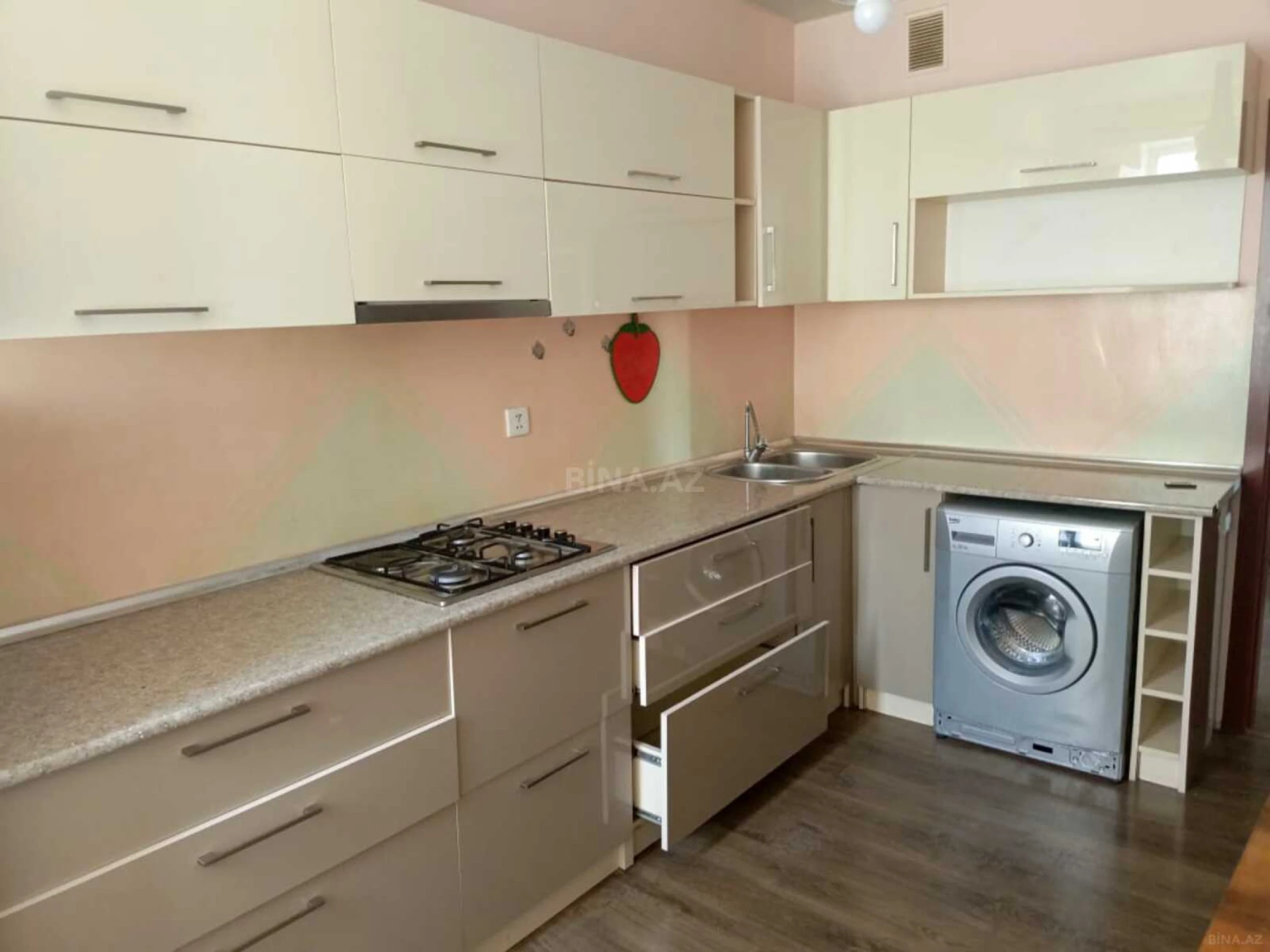 Kirayə verilir 2 otaqlı mənzil 70 m²