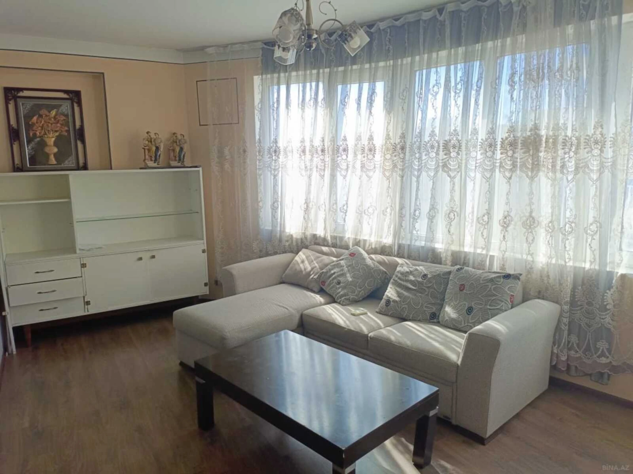 Kirayə verilir 2 otaqlı mənzil 70 m²