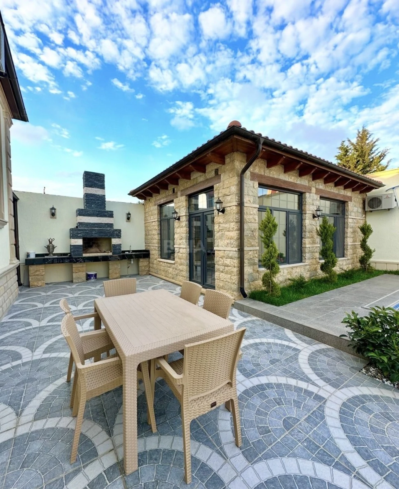 Satılır 5 otaqlı həyət evi 165 m²