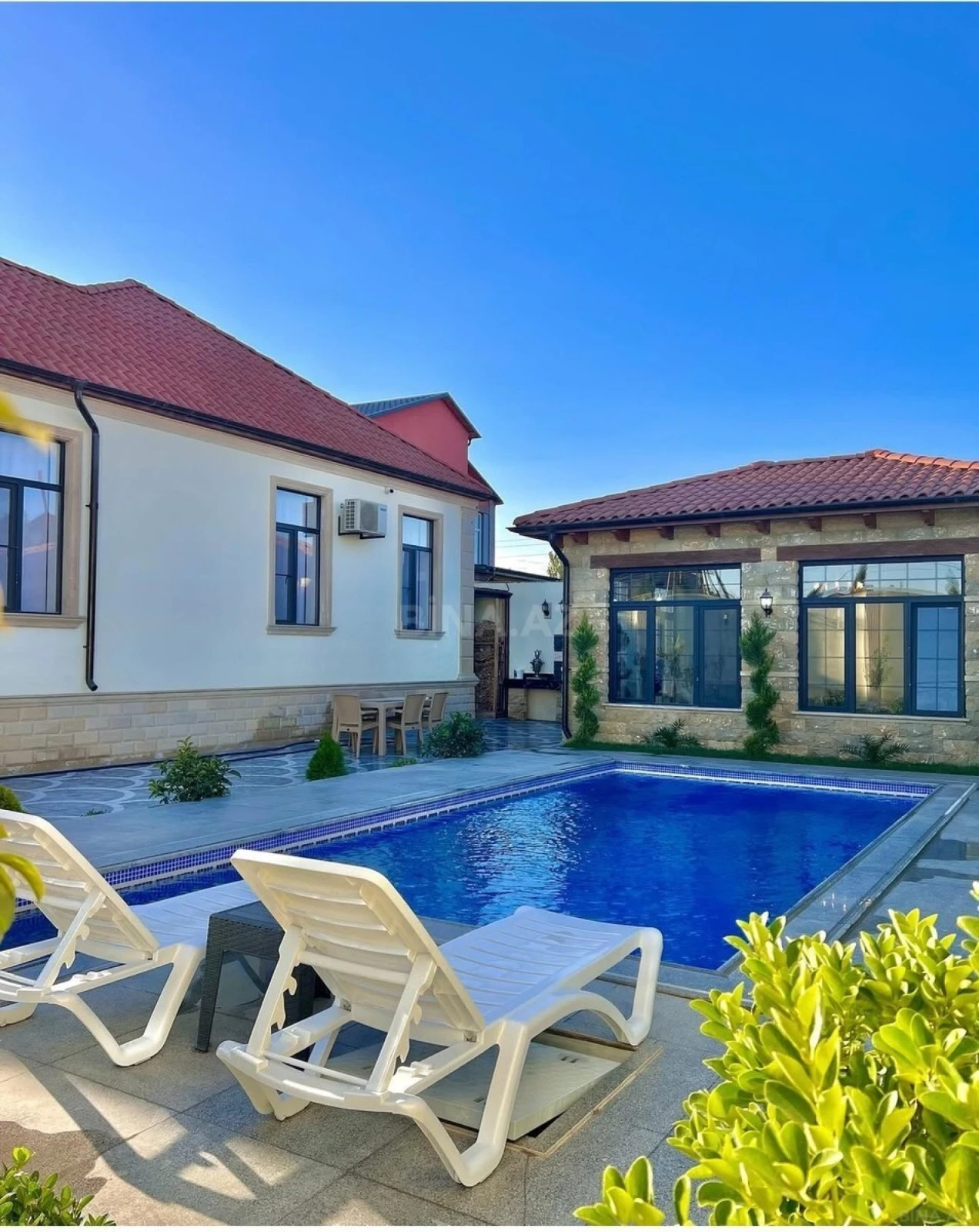 Satılır 5 otaqlı həyət evi 165 m²