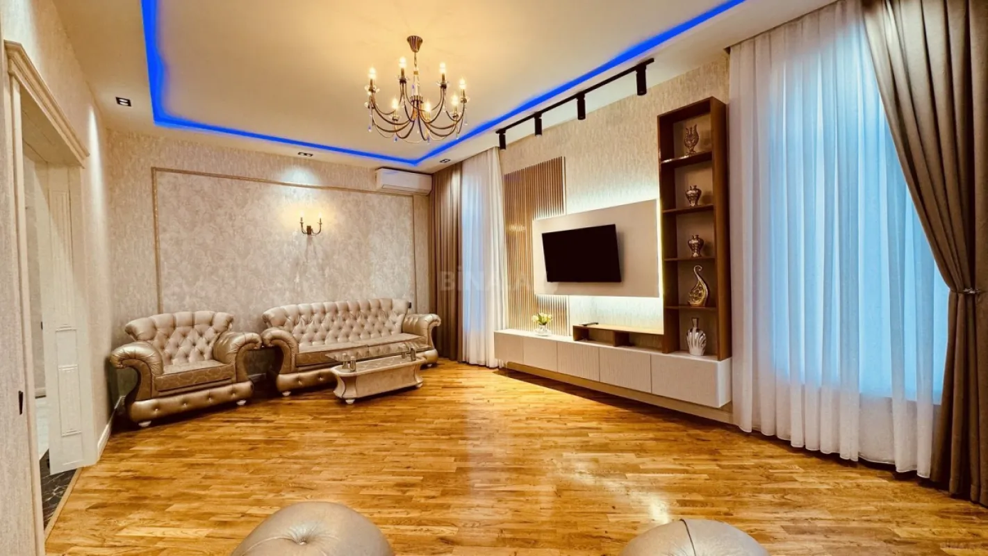 Satılır 5 otaqlı həyət evi 165 m²