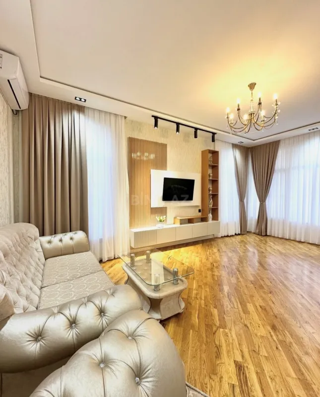 Satılır 5 otaqlı həyət evi 165 m²