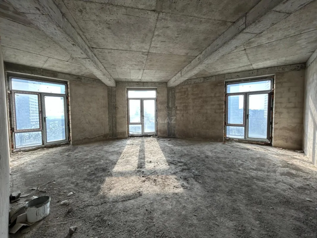 Satılır 4 otaqlı mənzil 200 m²