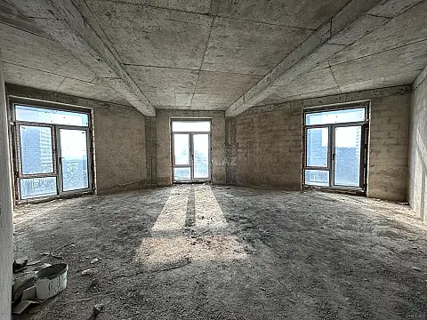 Satılır 4 otaqlı mənzil 200 m²