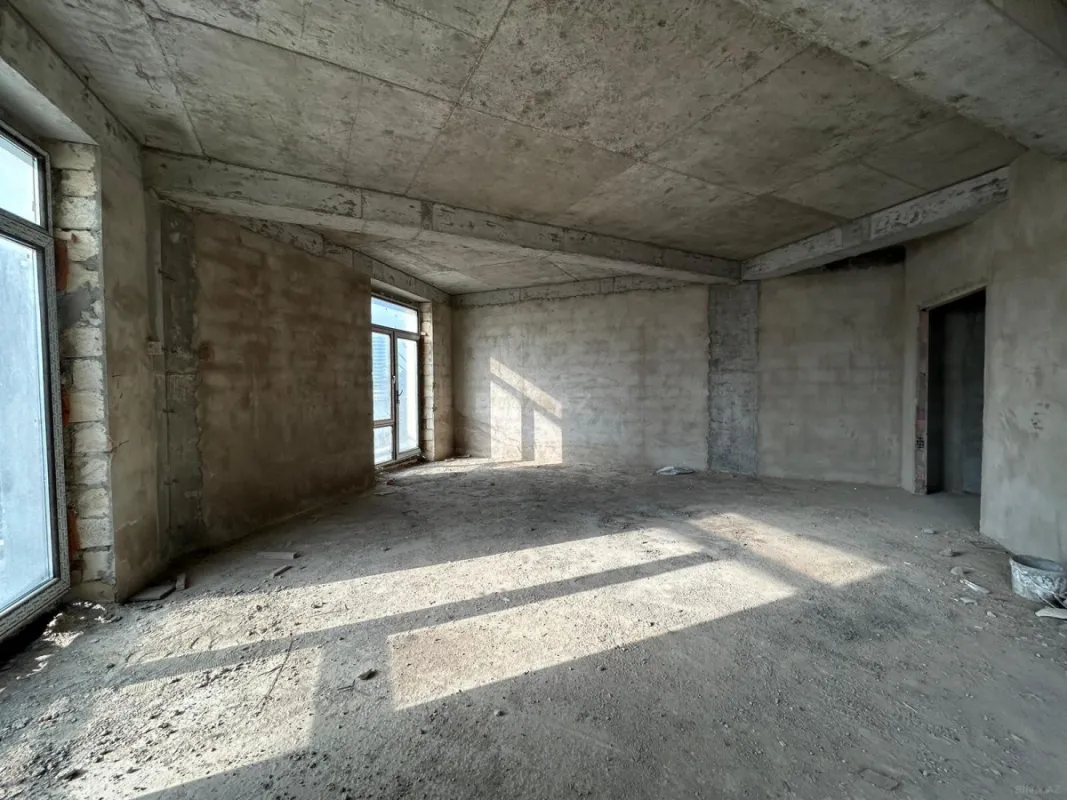 Satılır 4 otaqlı mənzil 200 m²
