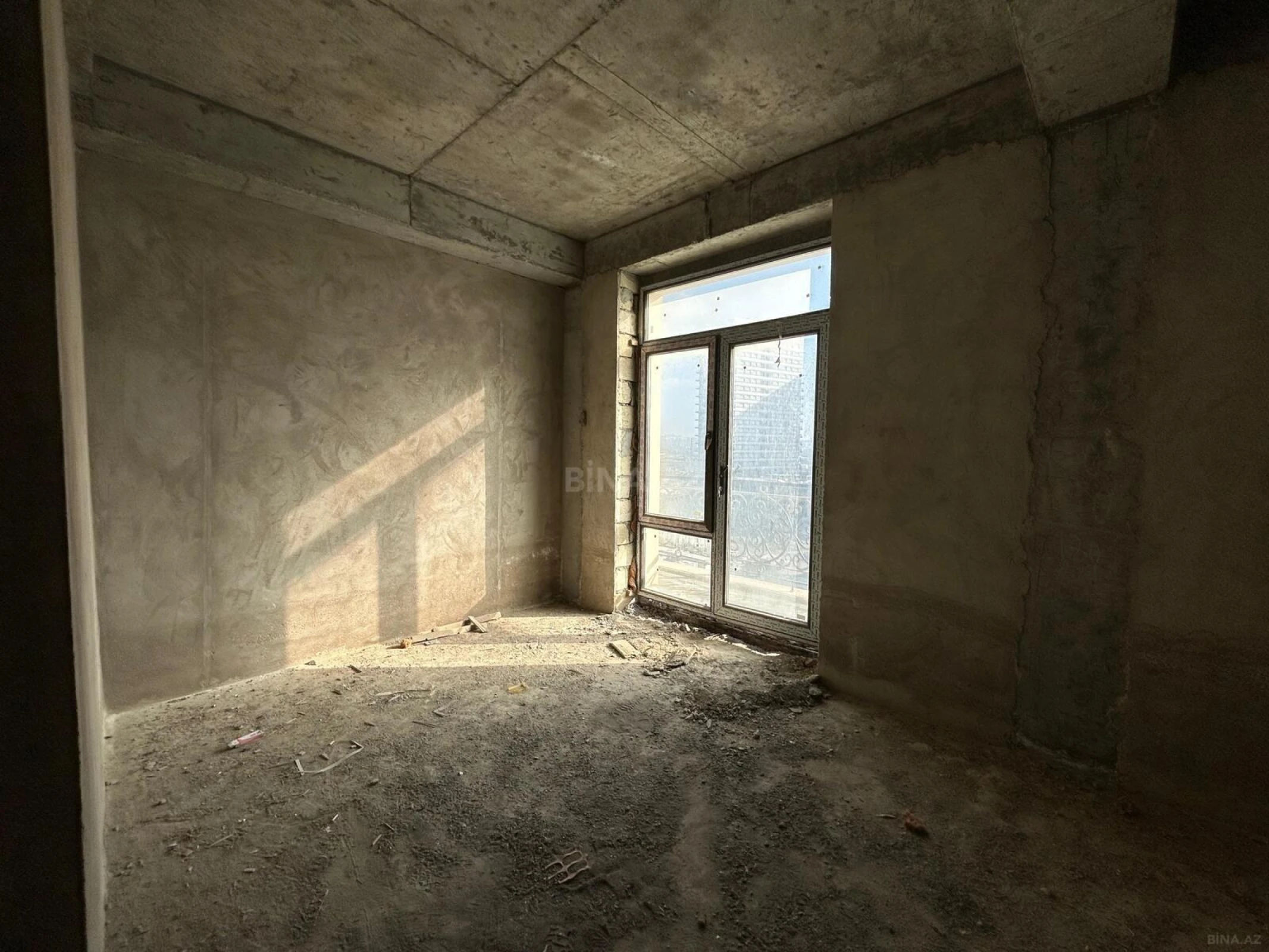 Satılır 4 otaqlı mənzil 200 m²