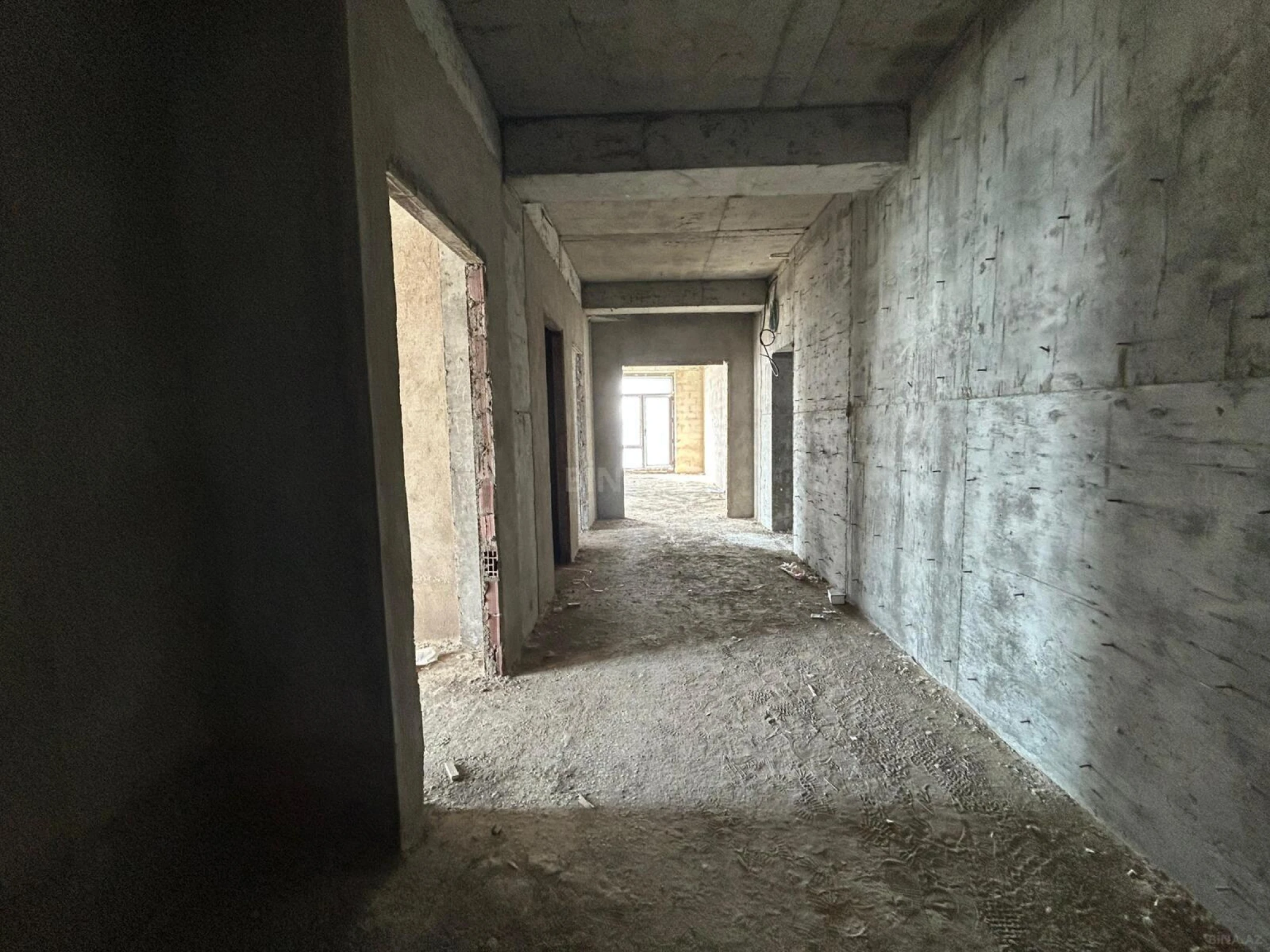 Satılır 4 otaqlı mənzil 200 m²