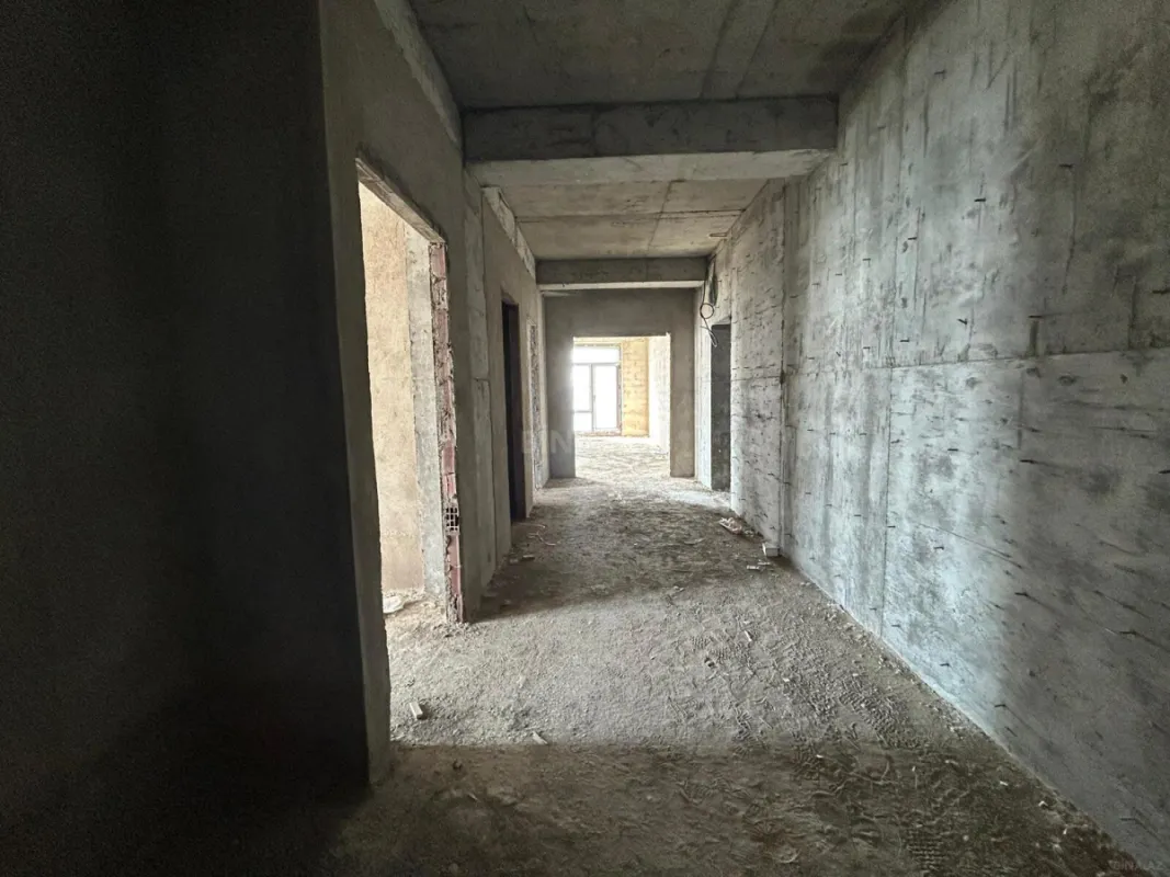 Satılır 4 otaqlı mənzil 200 m²