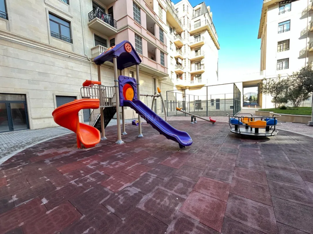 Satılır 4 otaqlı mənzil 200 m²