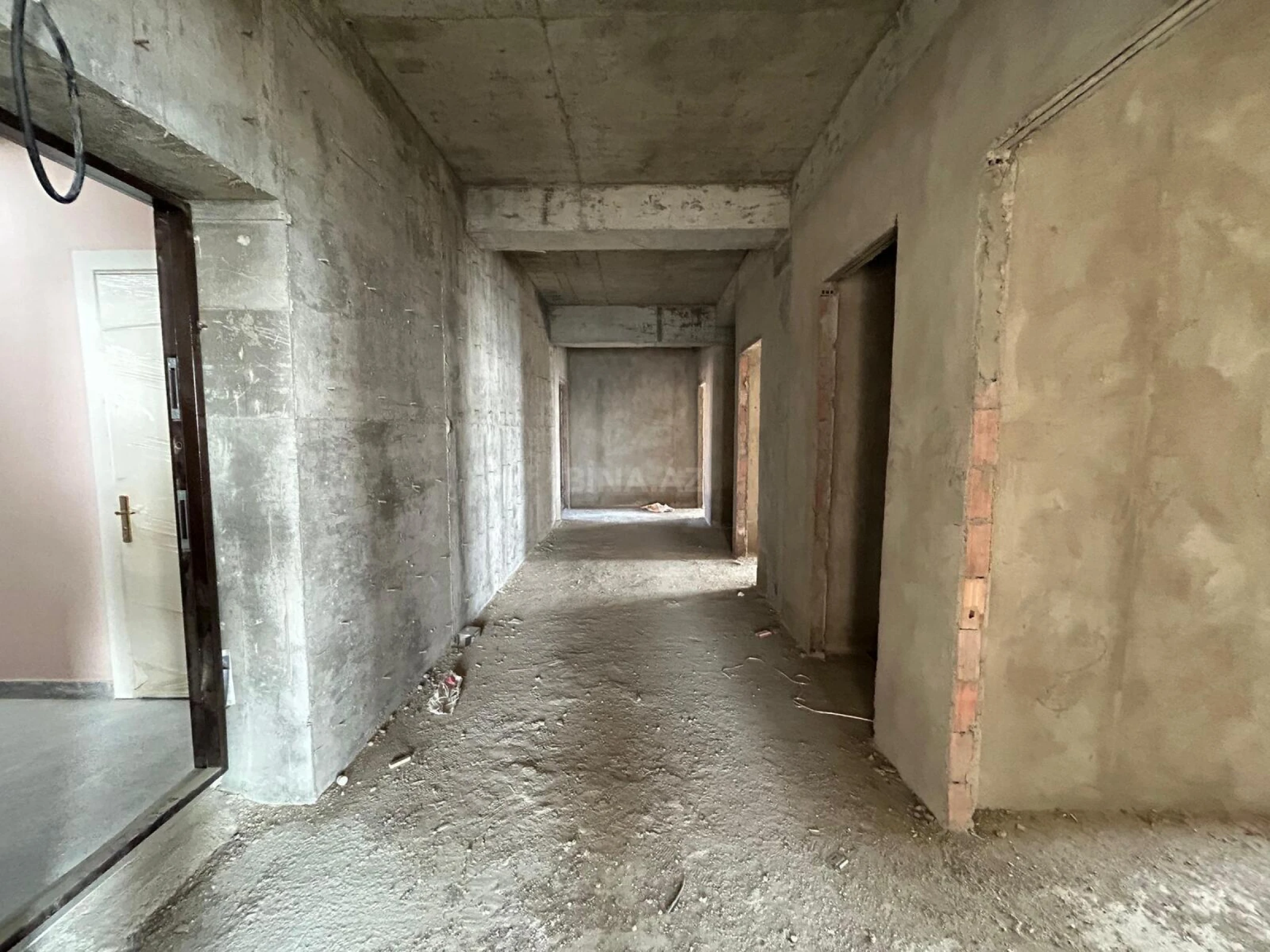 Satılır 4 otaqlı mənzil 200 m²