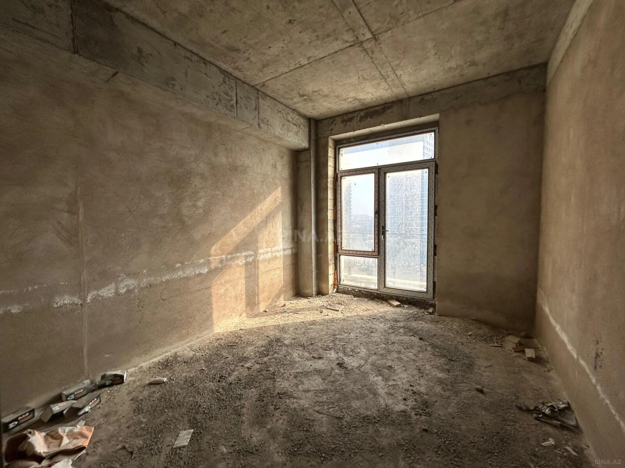Satılır 4 otaqlı mənzil 200 m²