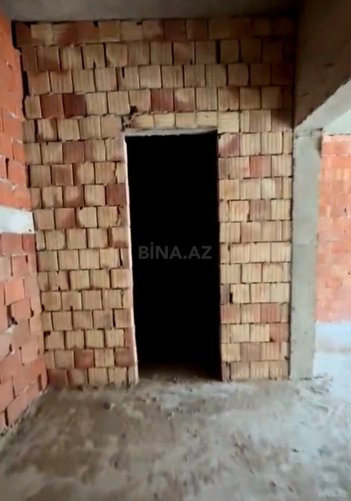 Satılır 2 otaqlı mənzil 92 m²