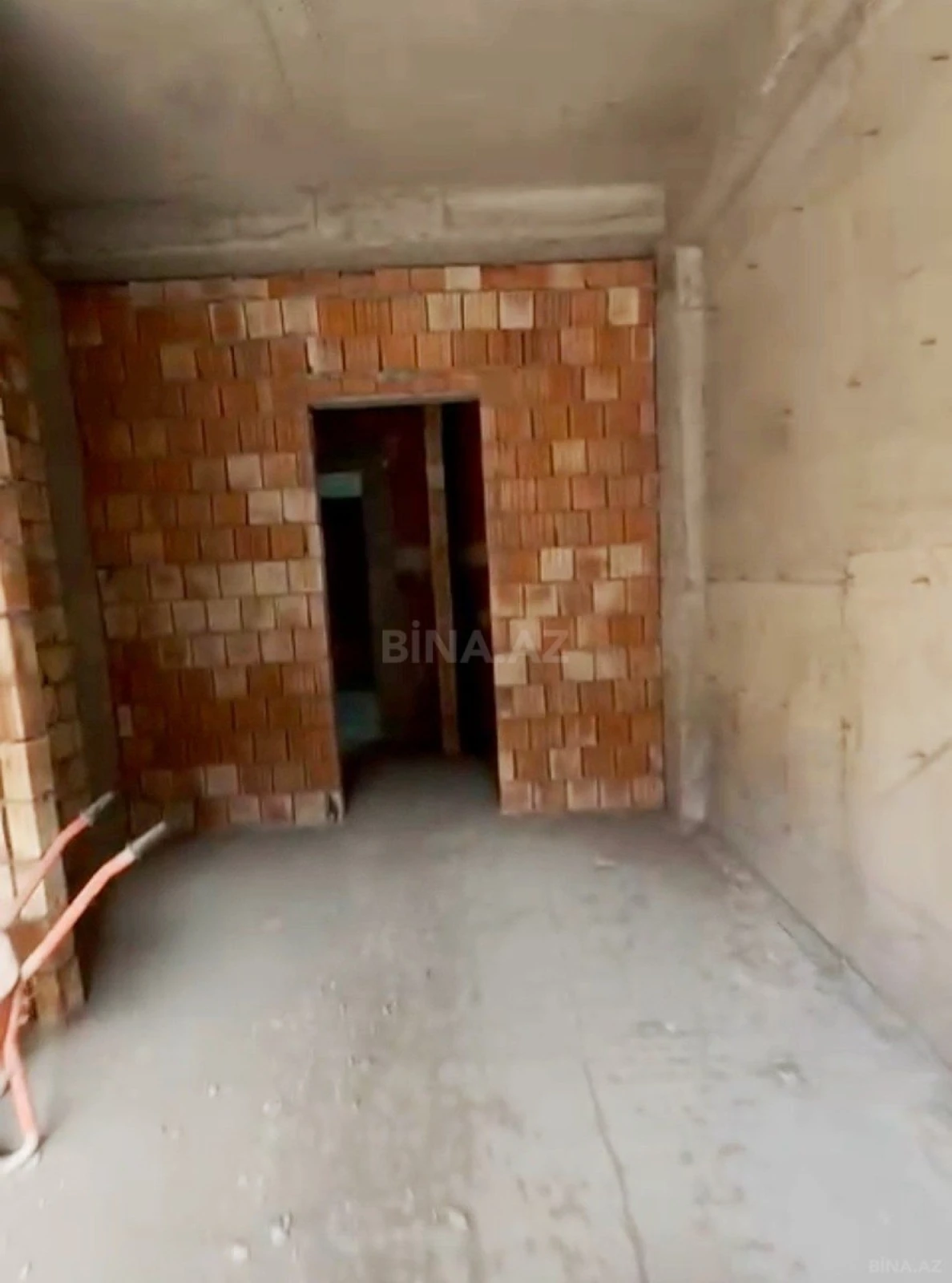 Satılır 2 otaqlı mənzil 92 m²