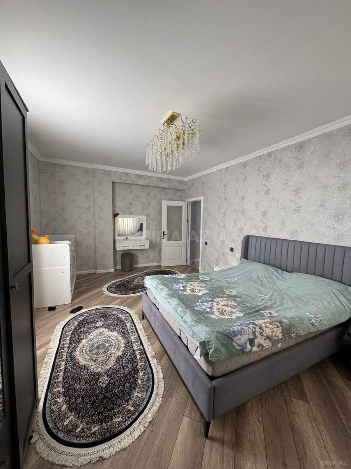 Satılır 3 otaqlı mənzil 94 m²